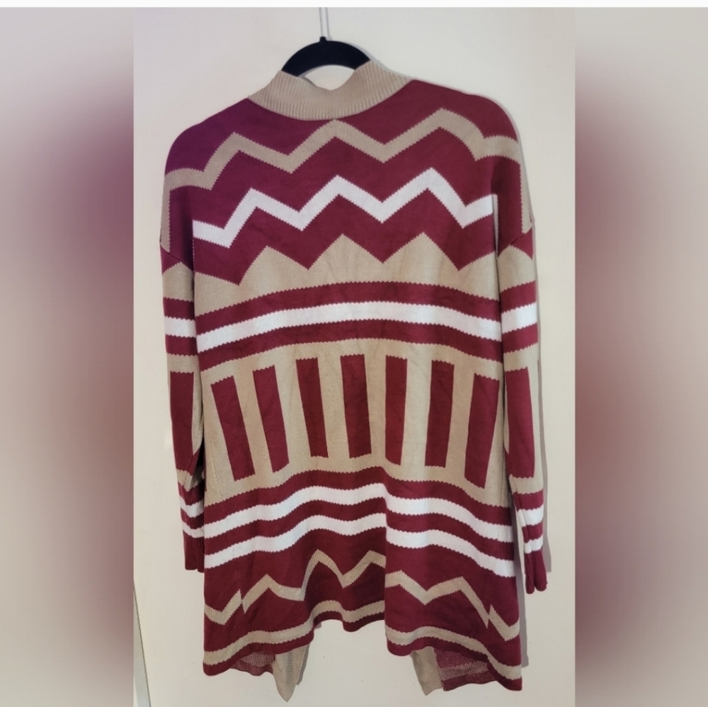 Leo & Nicole Maroon and Beige Geometric Cardigan - Picture 5 of 5